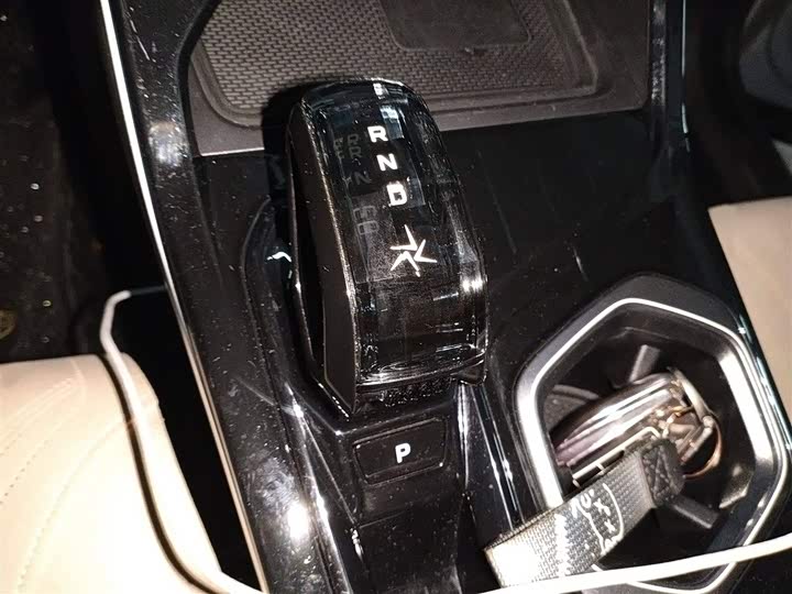 Фото 7 - Geely Atlas L