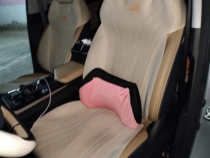 Фото 8 - Geely Atlas L