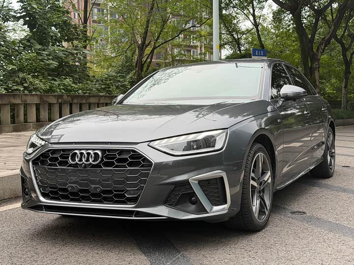 Фото 1 - Audi A4L