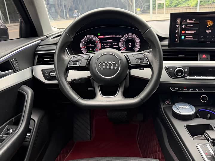 Фото 13 - Audi A4L