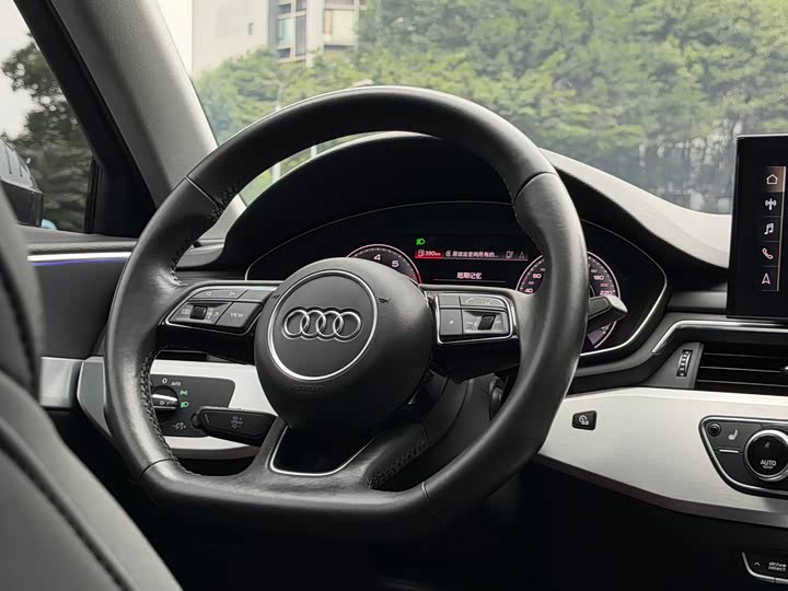 Фото 15 - Audi A4L