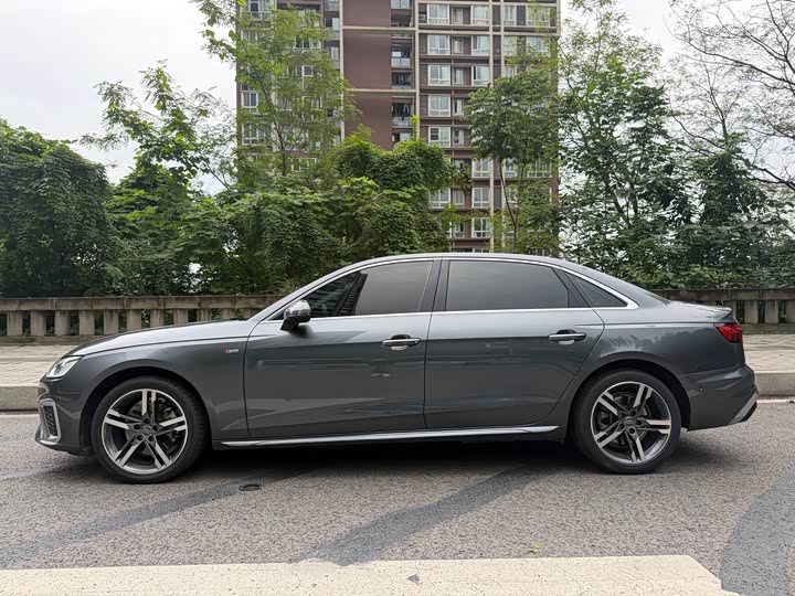 Фото 2 - Audi A4L