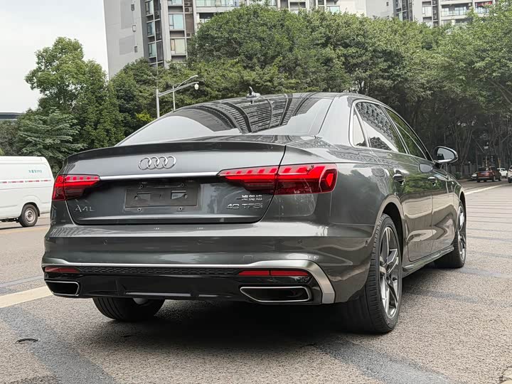 Фото 3 - Audi A4L