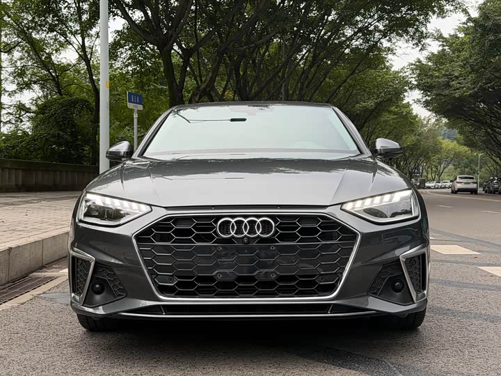 Фото 4 - Audi A4L