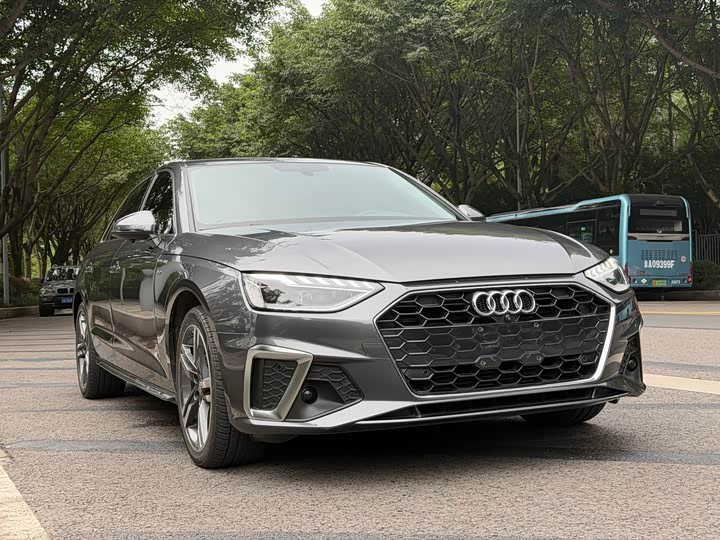 Фото 6 - Audi A4L