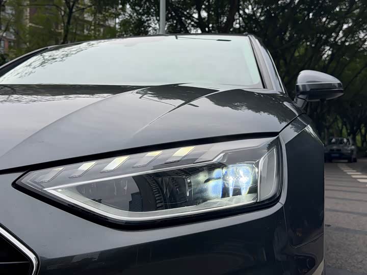 Фото 8 - Audi A4L