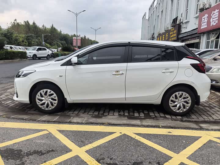 Фото 2 - Toyota Vios FS