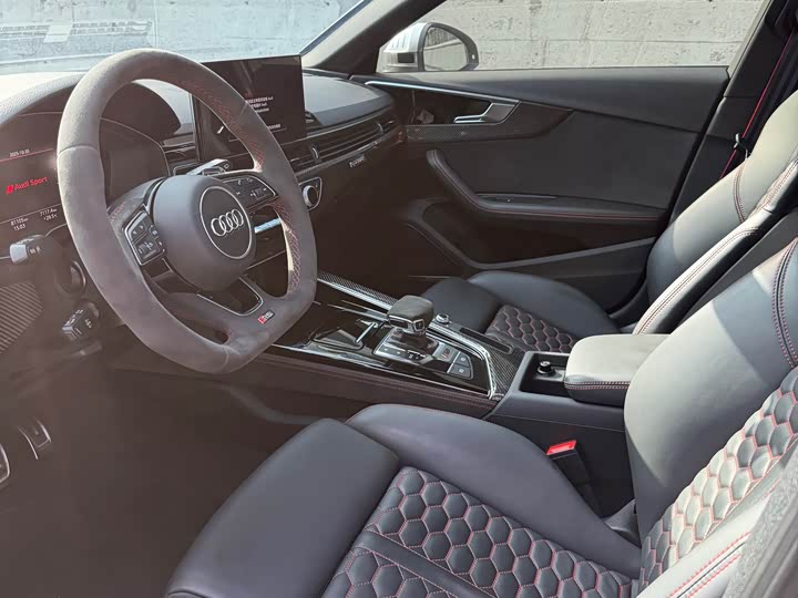 Фото 10 - Audi RS 4