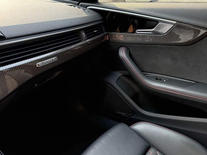 Фото 14 - Audi RS 4