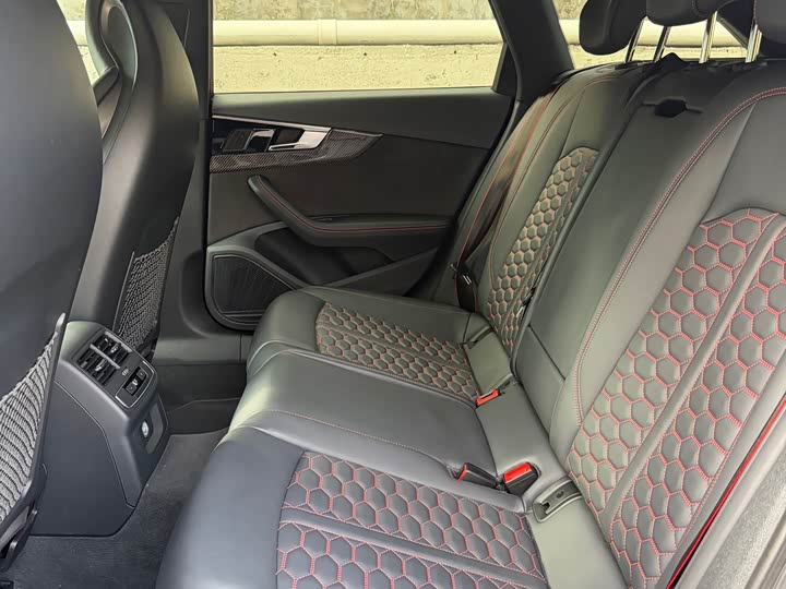 Фото 8 - Audi RS 4