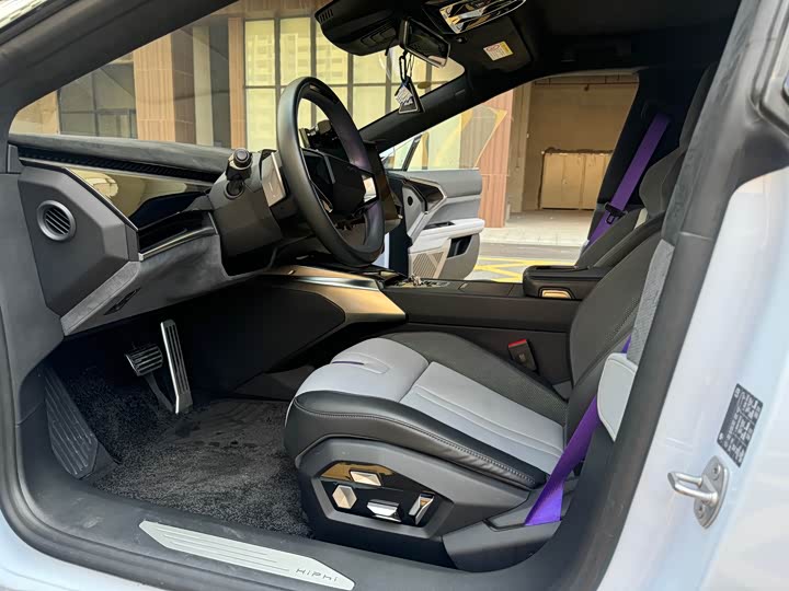 Фото 4 - HiPhi Z