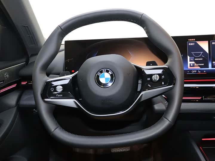 Фото 18 - BMW 5 Series