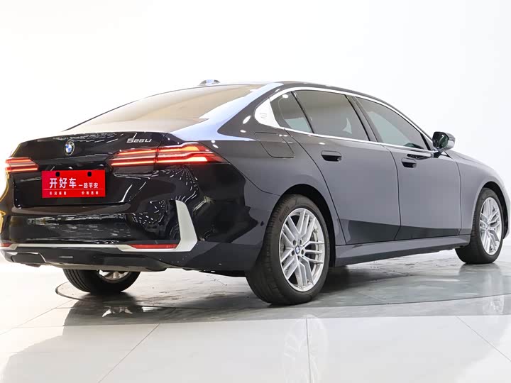 Фото 3 - BMW 5 Series