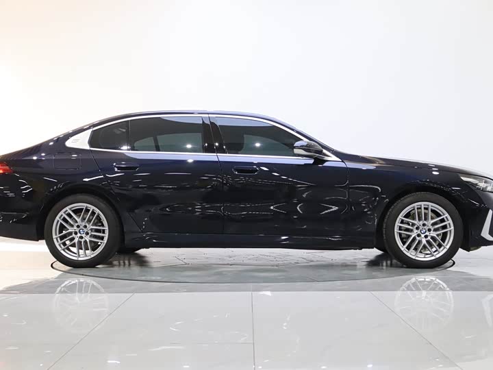 Фото 5 - BMW 5 Series