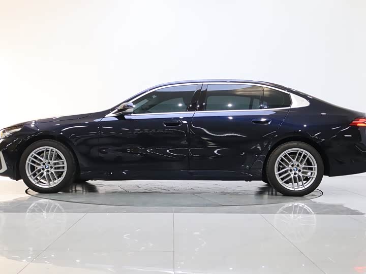 Фото 6 - BMW 5 Series