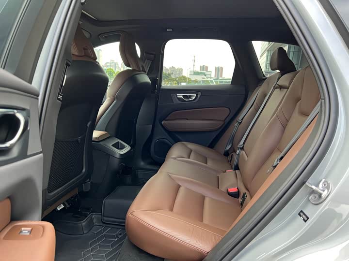 Фото 9 - Volvo XC60