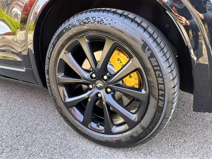 Фото 10 - LiXiang One