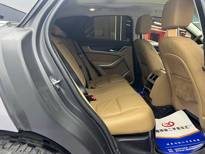 Фото 14 - Jaguar F-Pace