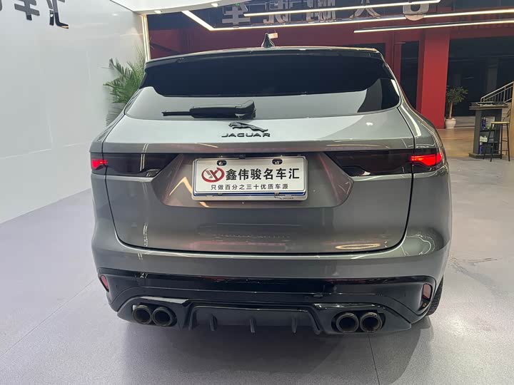 Фото 18 - Jaguar F-Pace