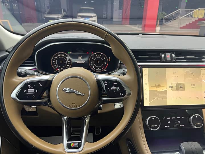 Фото 6 - Jaguar F-Pace