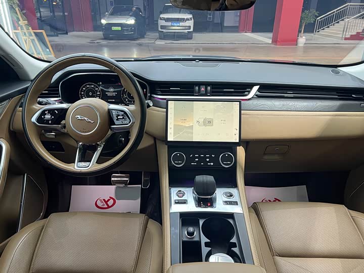 Фото 9 - Jaguar F-Pace