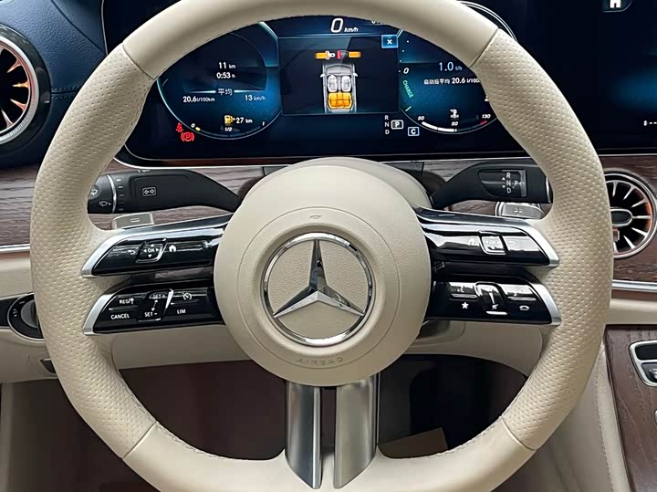 Photo 10 - Mercedes-Benz E-Class