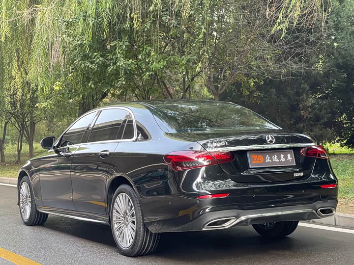 Photo 14 - Mercedes-Benz E-Class