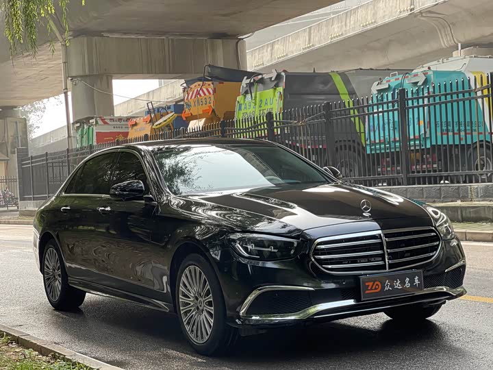 Photo 3 - Mercedes-Benz E-Class