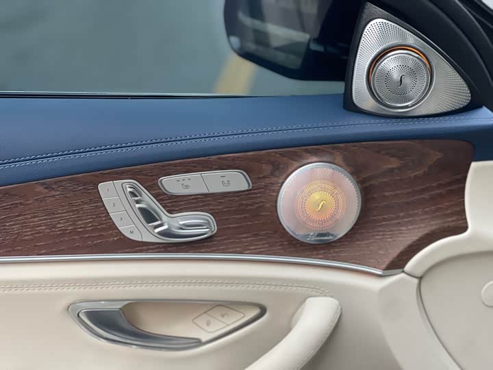 Photo 5 - Mercedes-Benz E-Class