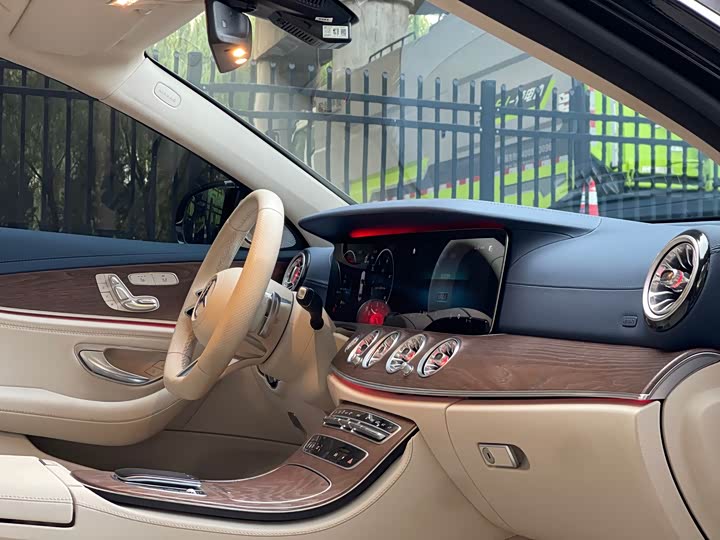 Photo 6 - Mercedes-Benz E-Class