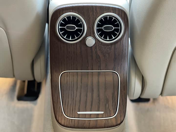 Photo 8 - Mercedes-Benz E-Class