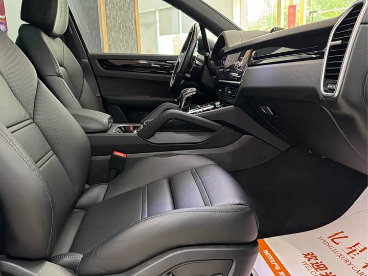 Фото 10 - Porsche Cayenne