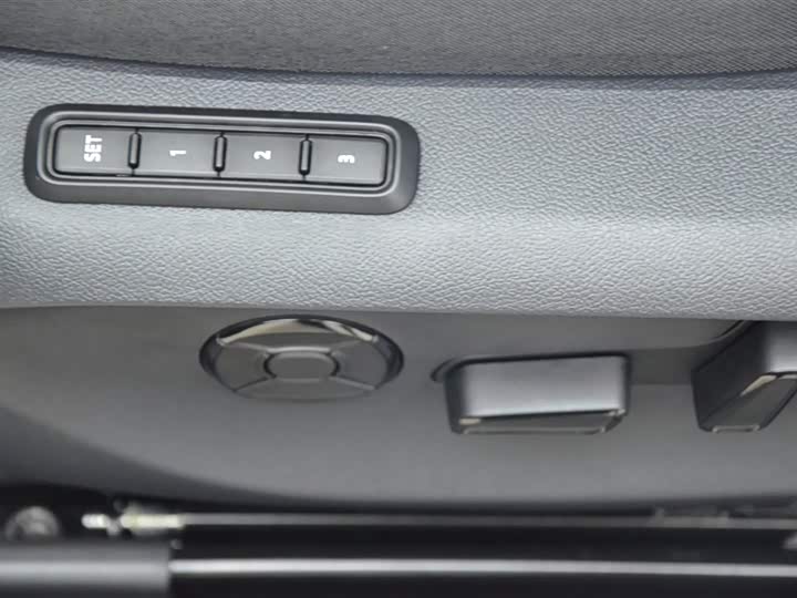 Фото 13 - Volkswagen Passat