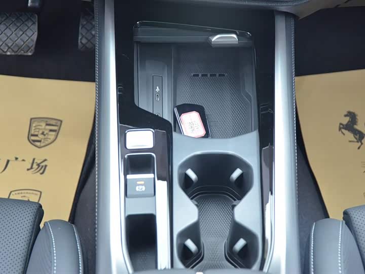 Фото 8 - Volkswagen Passat