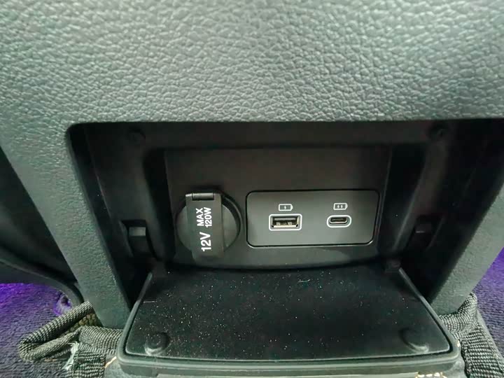 Фото 17 - Hongqi HS5