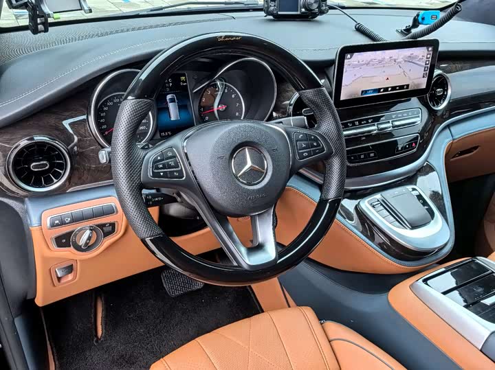 Фото 11 - Mercedes-Benz V-Class