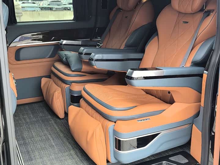 Фото 12 - Mercedes-Benz V-Class