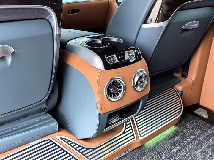 Фото 13 - Mercedes-Benz V-Class