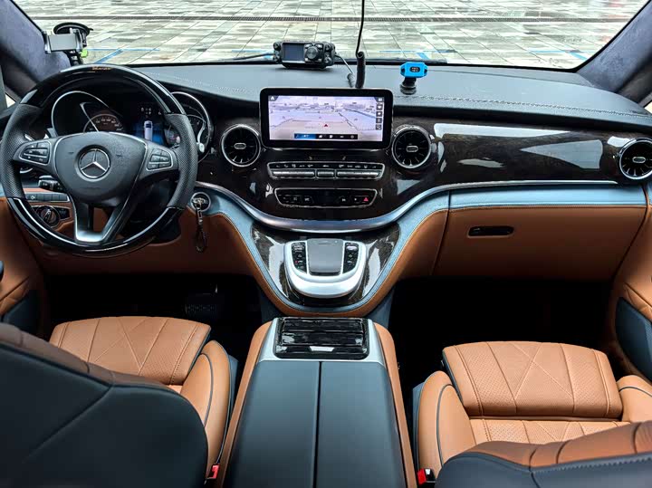 Фото 14 - Mercedes-Benz V-Class