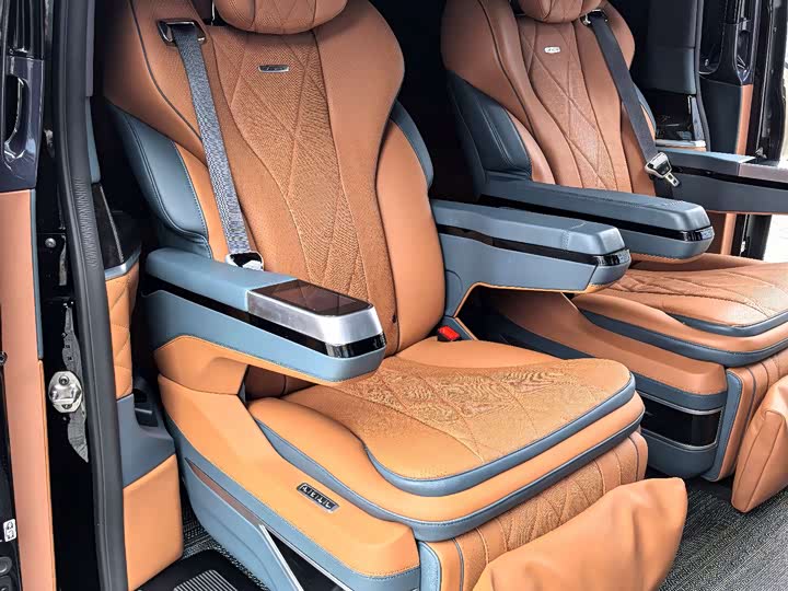 Фото 15 - Mercedes-Benz V-Class