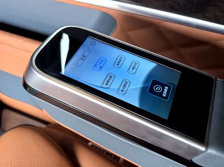 Фото 16 - Mercedes-Benz V-Class