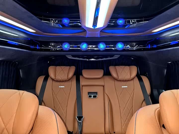 Фото 18 - Mercedes-Benz V-Class