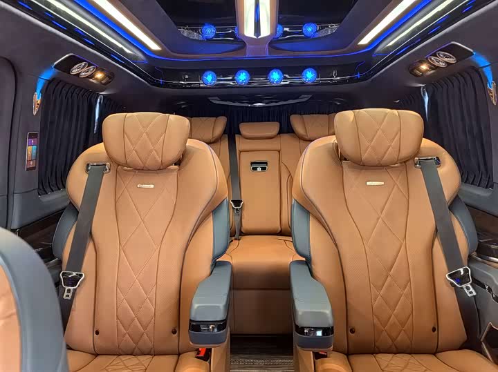 Фото 19 - Mercedes-Benz V-Class