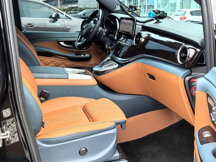 Фото 22 - Mercedes-Benz V-Class