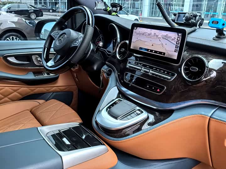 Фото 23 - Mercedes-Benz V-Class