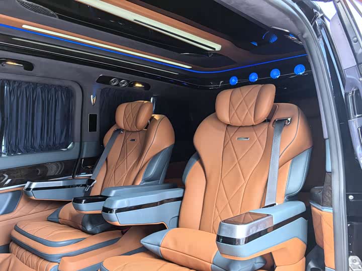 Фото 25 - Mercedes-Benz V-Class