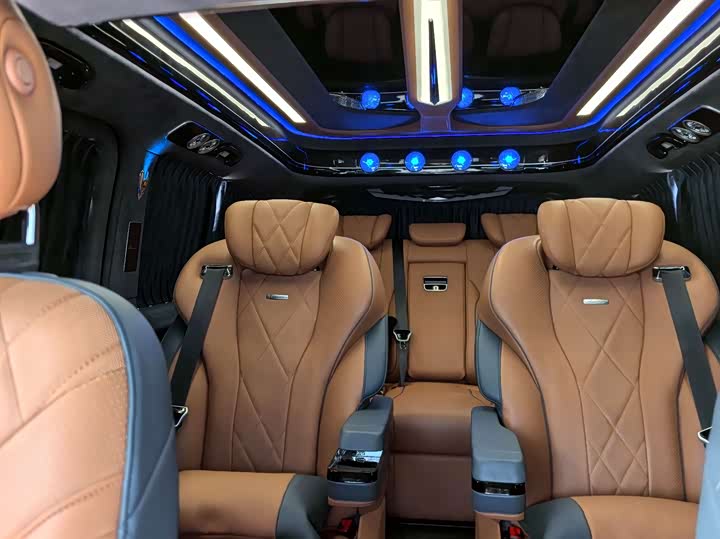 Фото 29 - Mercedes-Benz V-Class