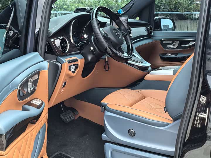 Фото 9 - Mercedes-Benz V-Class