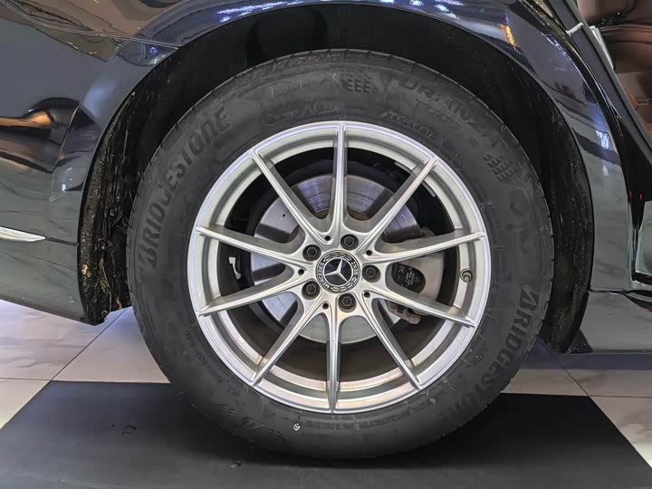 Фото 13 - Mercedes-Benz S-Class