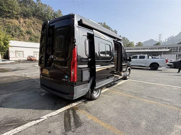 Фото 2 - Maxus V90